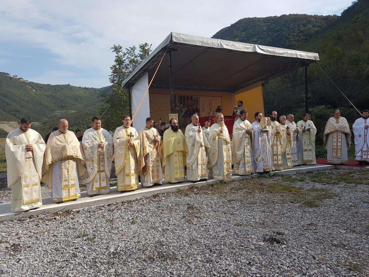 Prima slujbă după 570 de ani la schitul Coronini 1