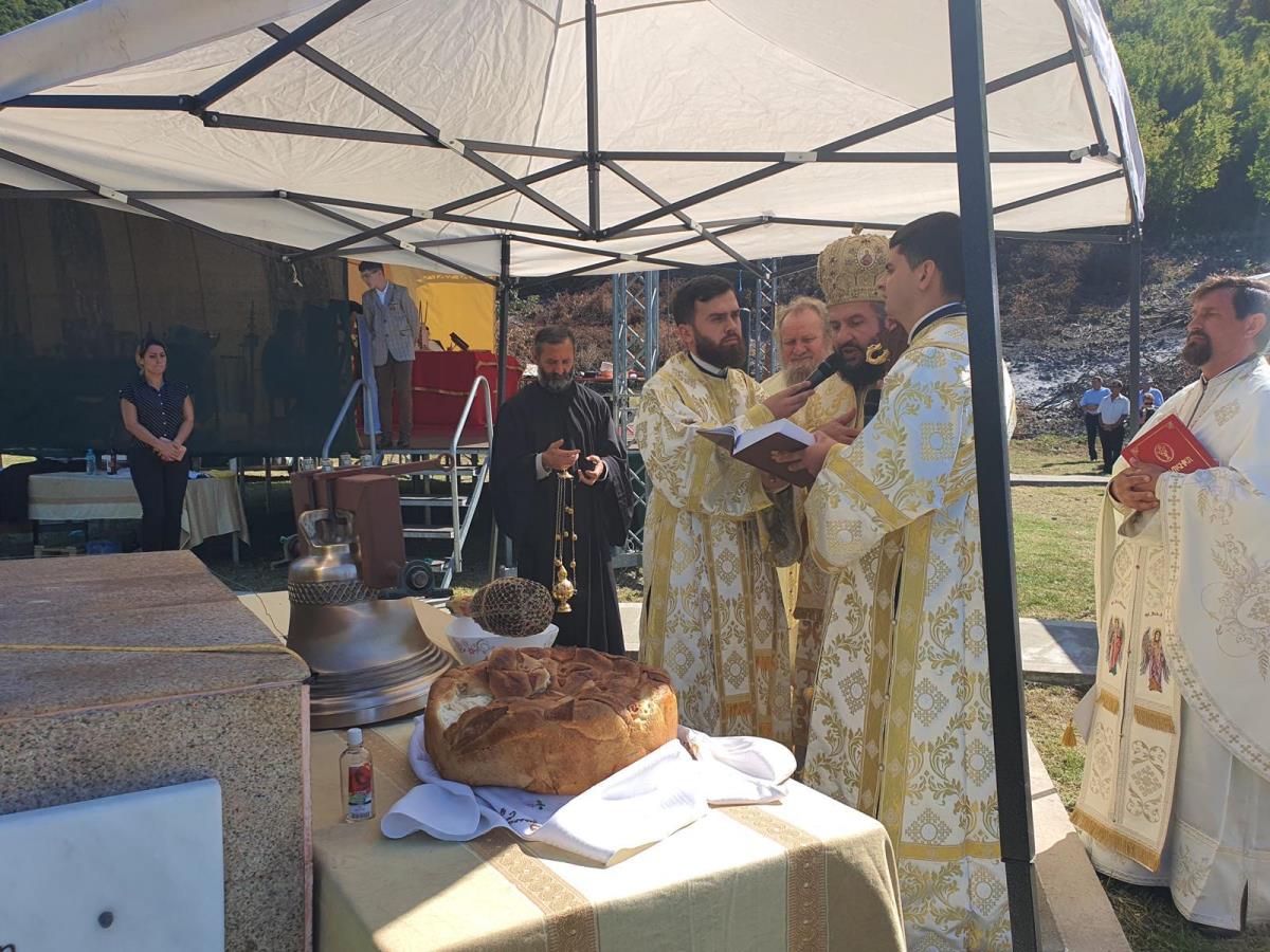 Prima slujbă după 570 de ani la schitul Coronini 6